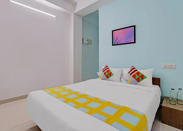OYO 78917 Mandhara Suites