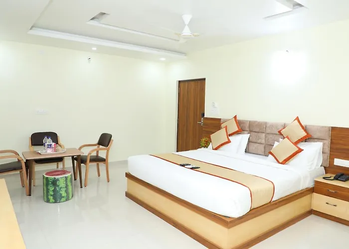 Hotel 8Th Mile Suites