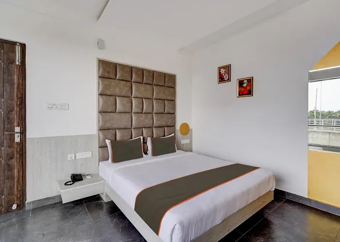 Collection O Silver Key Hotel