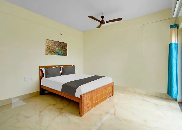 Collection O Emara Inn Near Ascendas Park Square Mall