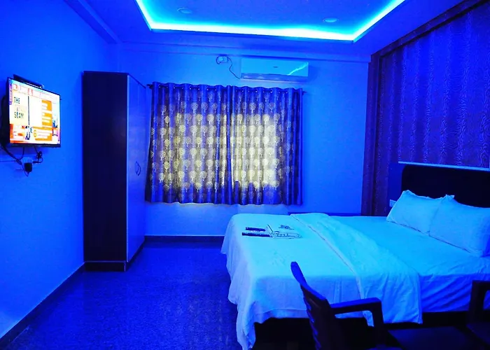 Lee Paradise Inn