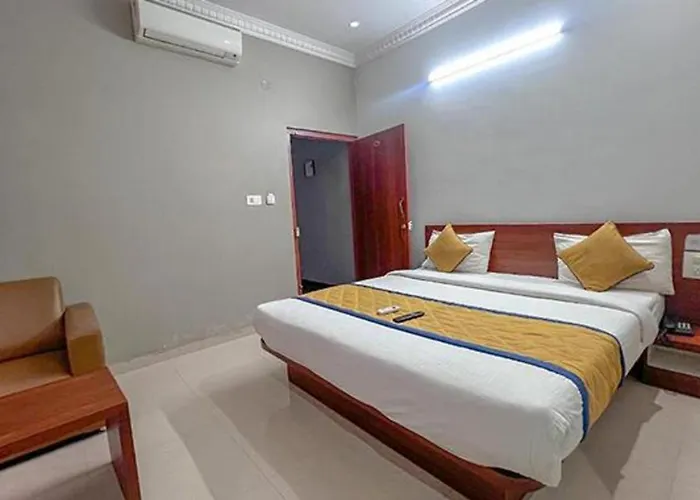 Fabhotel Gateway Suites