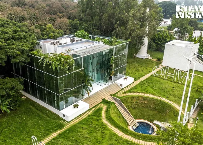 The Crystal Hall India\'S Only All Glass Villa