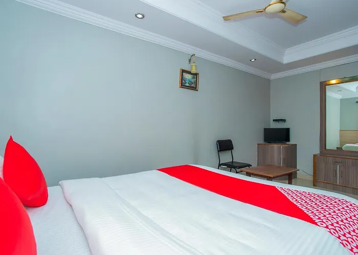 Hotel O White Fort Near Lalbagh Botanical Garden