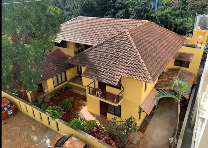 Private Room In A Cheerful Bungalow With A Balcony