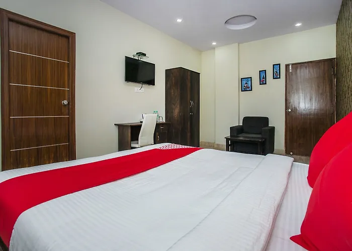 Oyo 26963 Hotel Crystal Grandeur