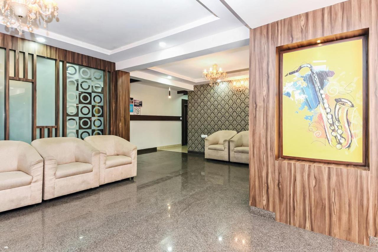 Hotel Oyo 12544 Varcity Twin Towers 3*