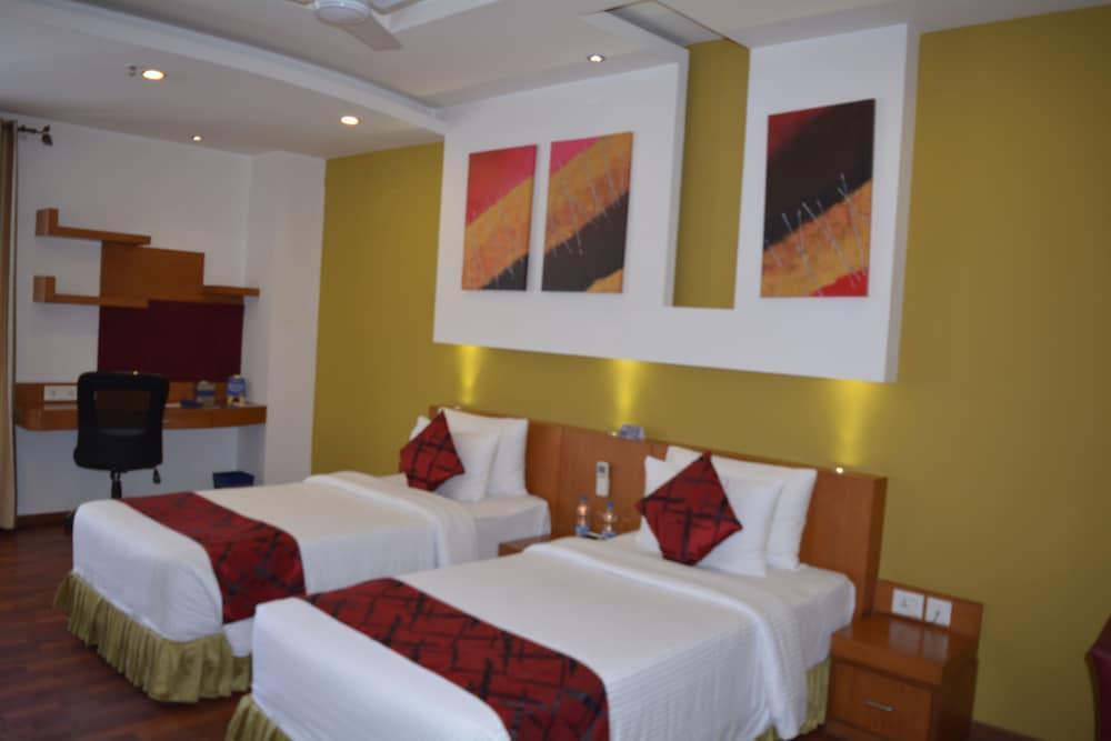 Bloomsuites I Electronics 4*