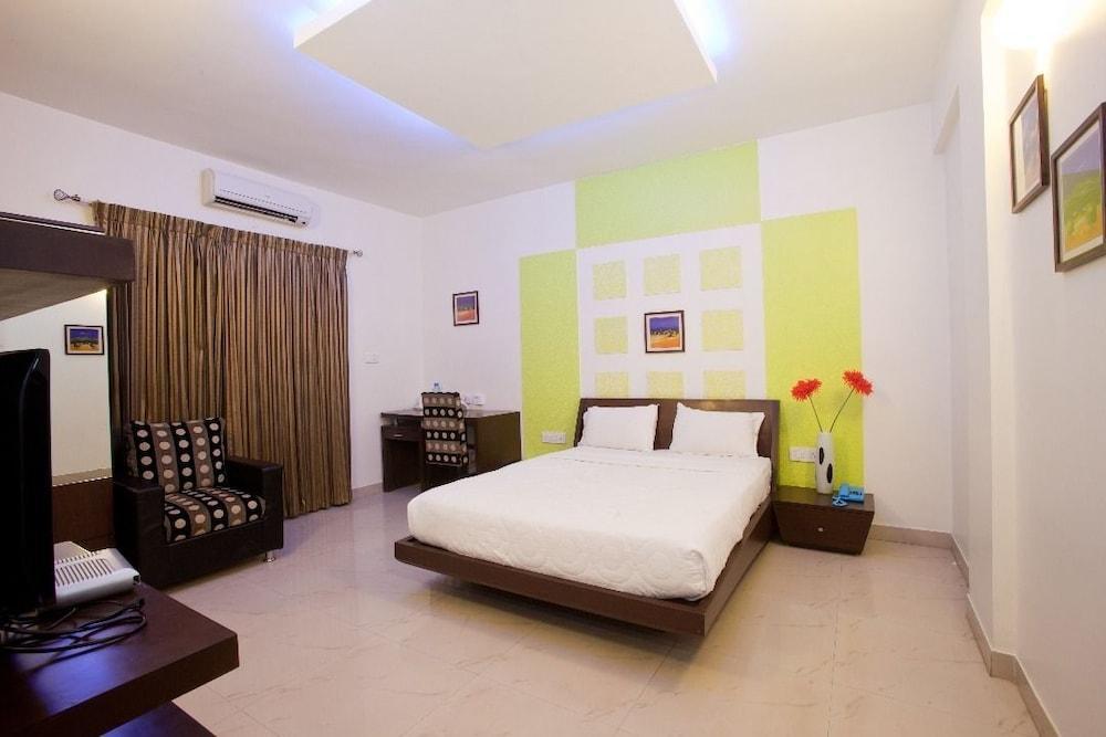 Capital O 16324 Niche Hotel