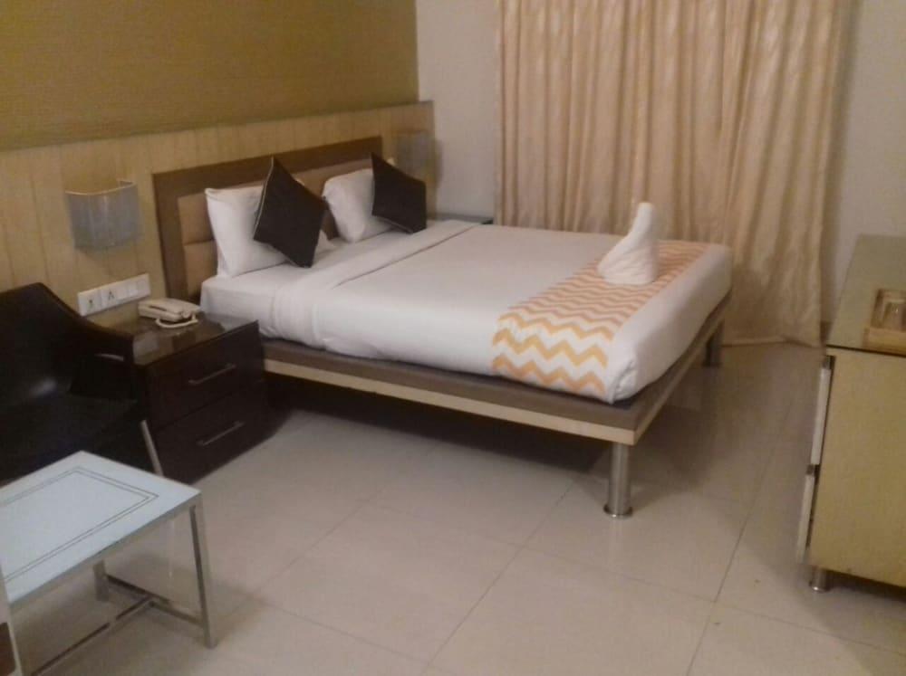Hotel Sandesh Kingston Bangalore