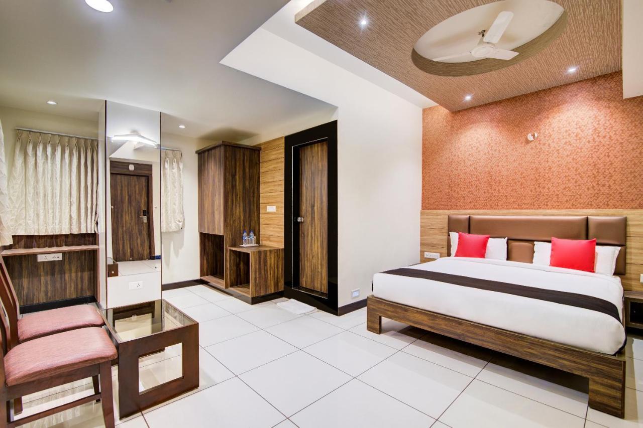 Capital O 15403 Krishna Vaibhava Hotel 3*