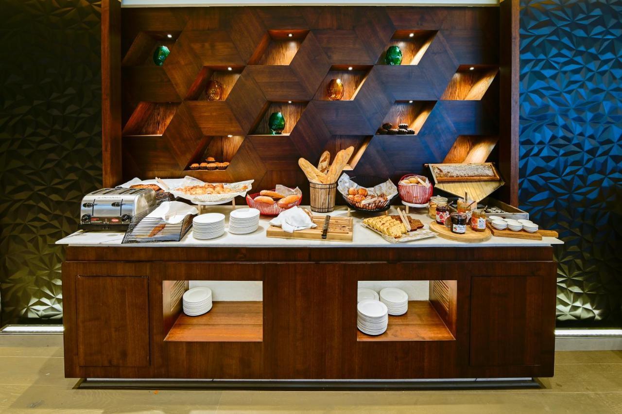 Hotel Vivanta Residency Road
