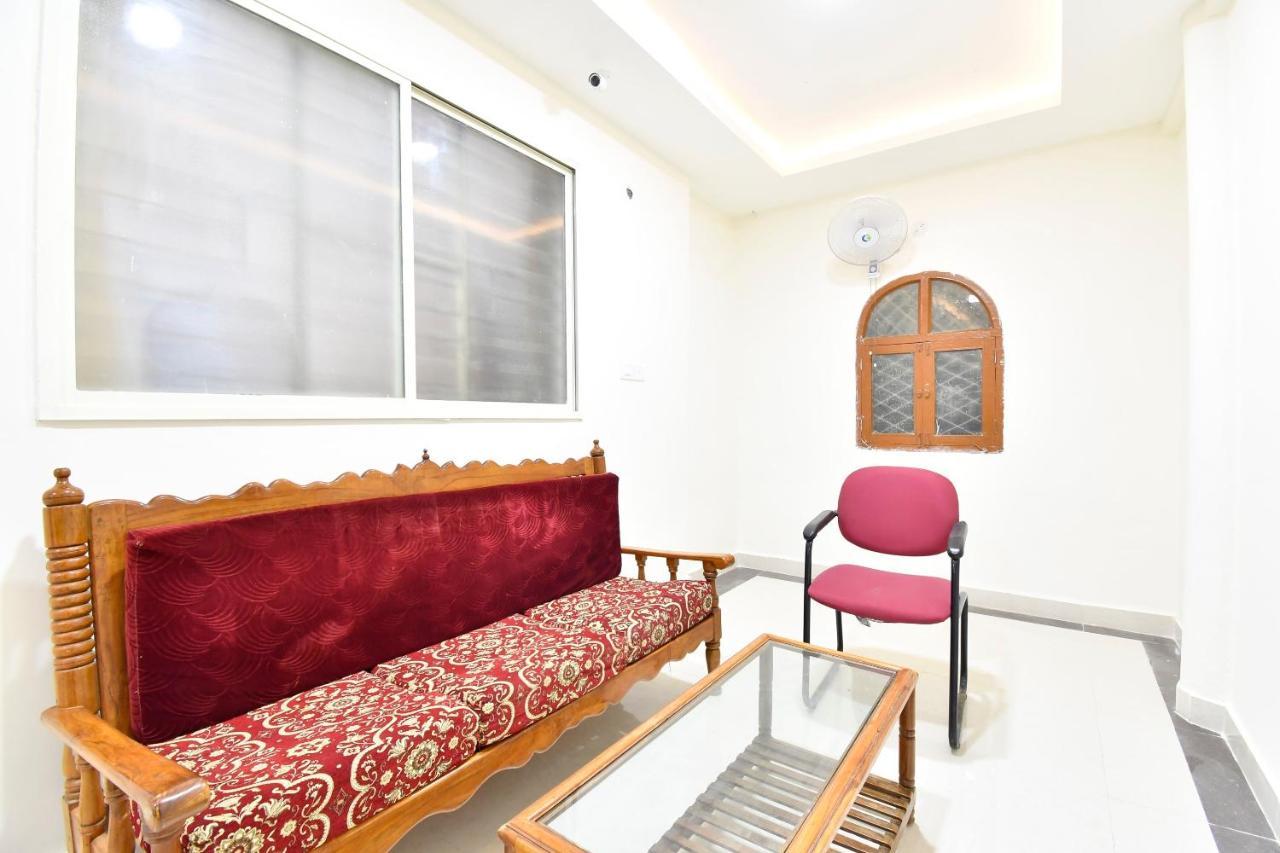 Oyo 44065 Sri Krishna Nilaya Hotel 3*
