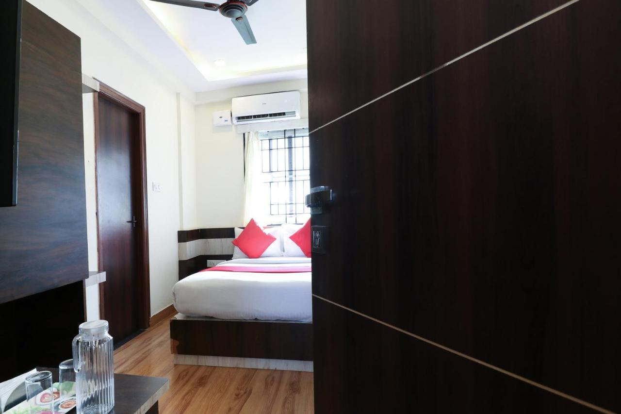 Oyo 36197 Royal Wood Hotel