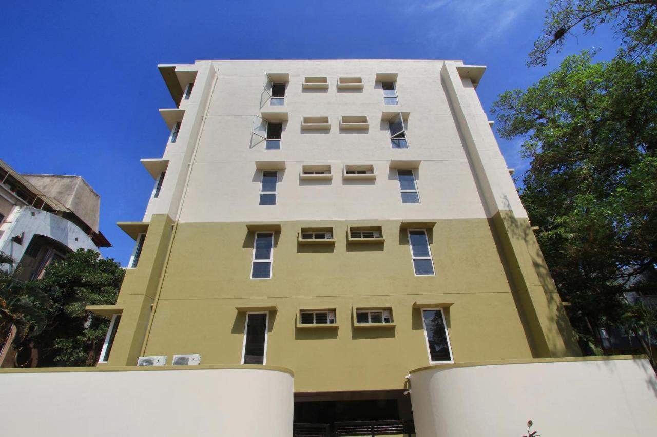 Vaccinated Staff - Oyo 10379 Varcity Sapphire 3* Bangalore