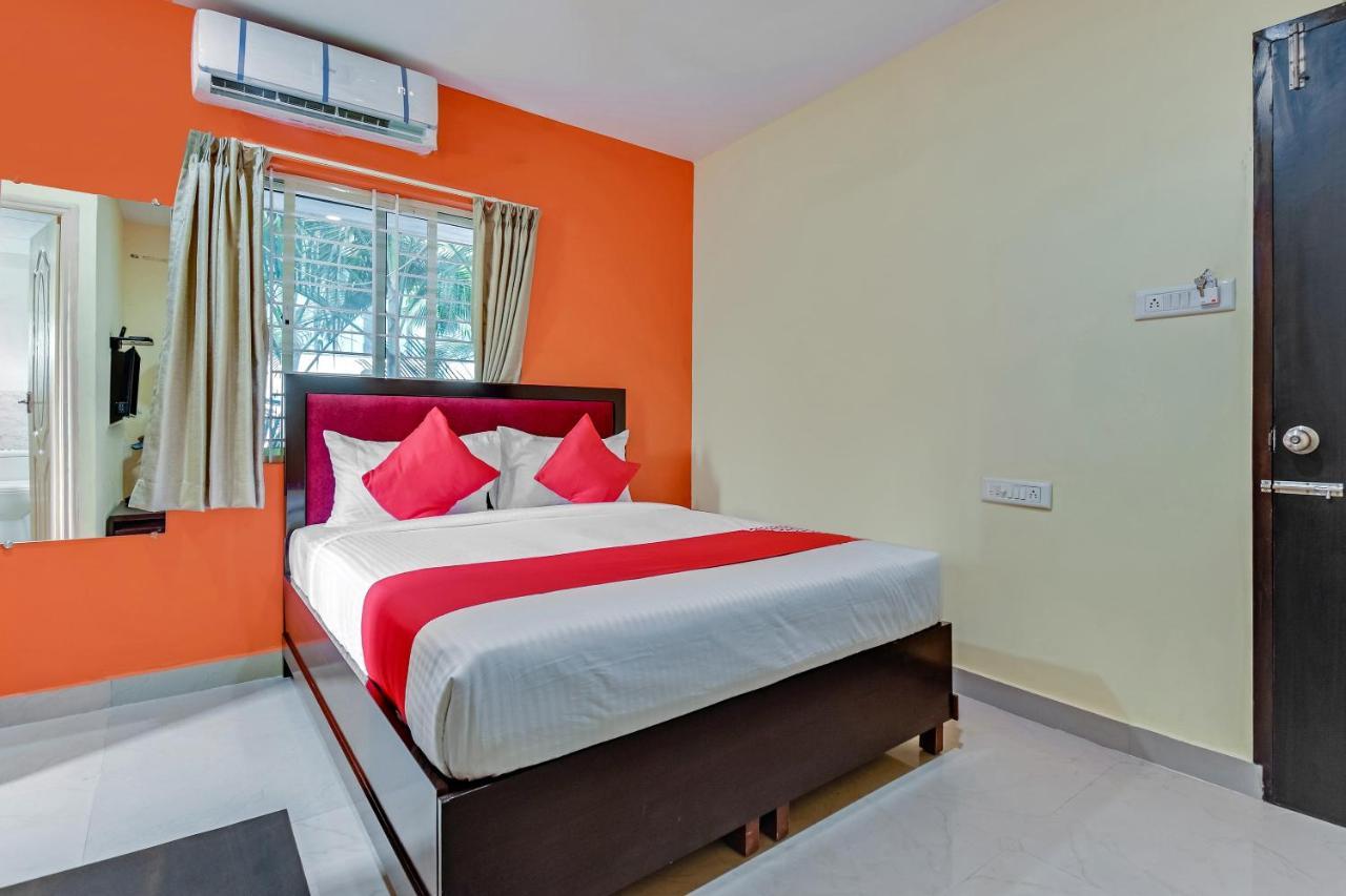 Oyo Flagship 46682 New Andra House Hotel 3*