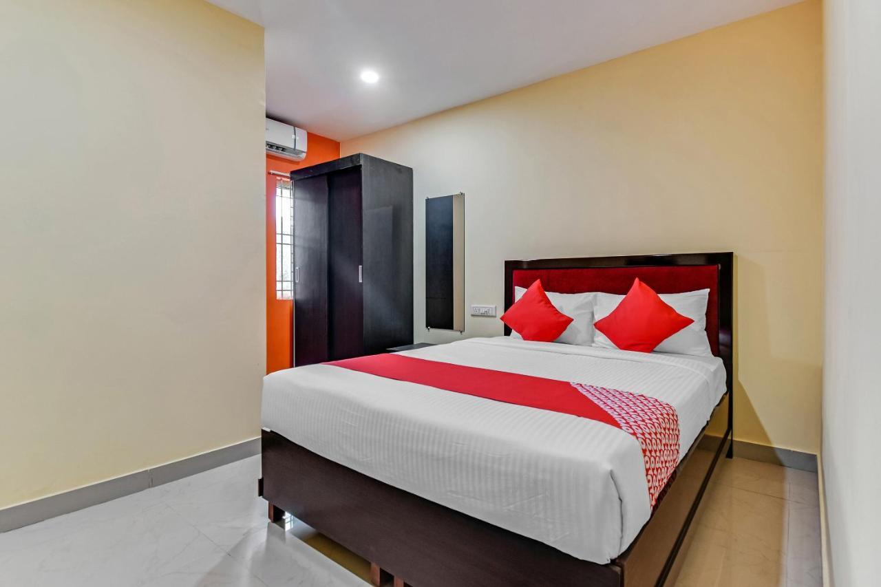 Oyo Flagship 46682 New Andra House Hotel 3*