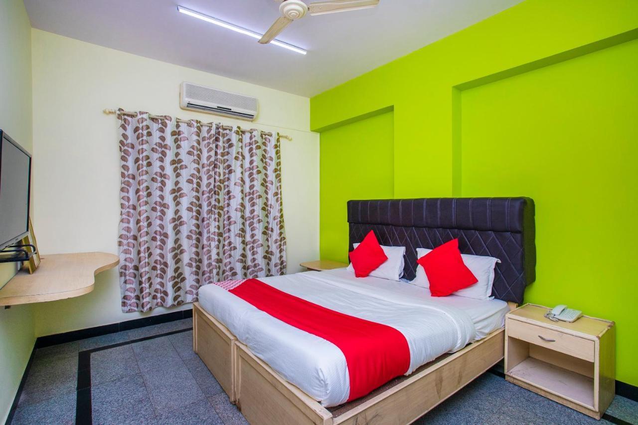Hotel Oyo 25036 Suraksha Residency 3*