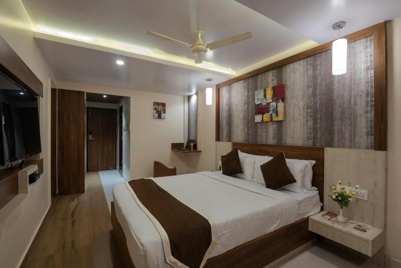 Monarch International Hotel 3*