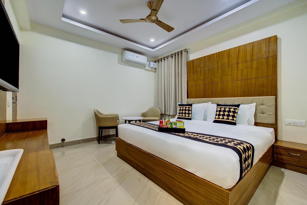 Collection O 77042 Tetrad Hotel 3*