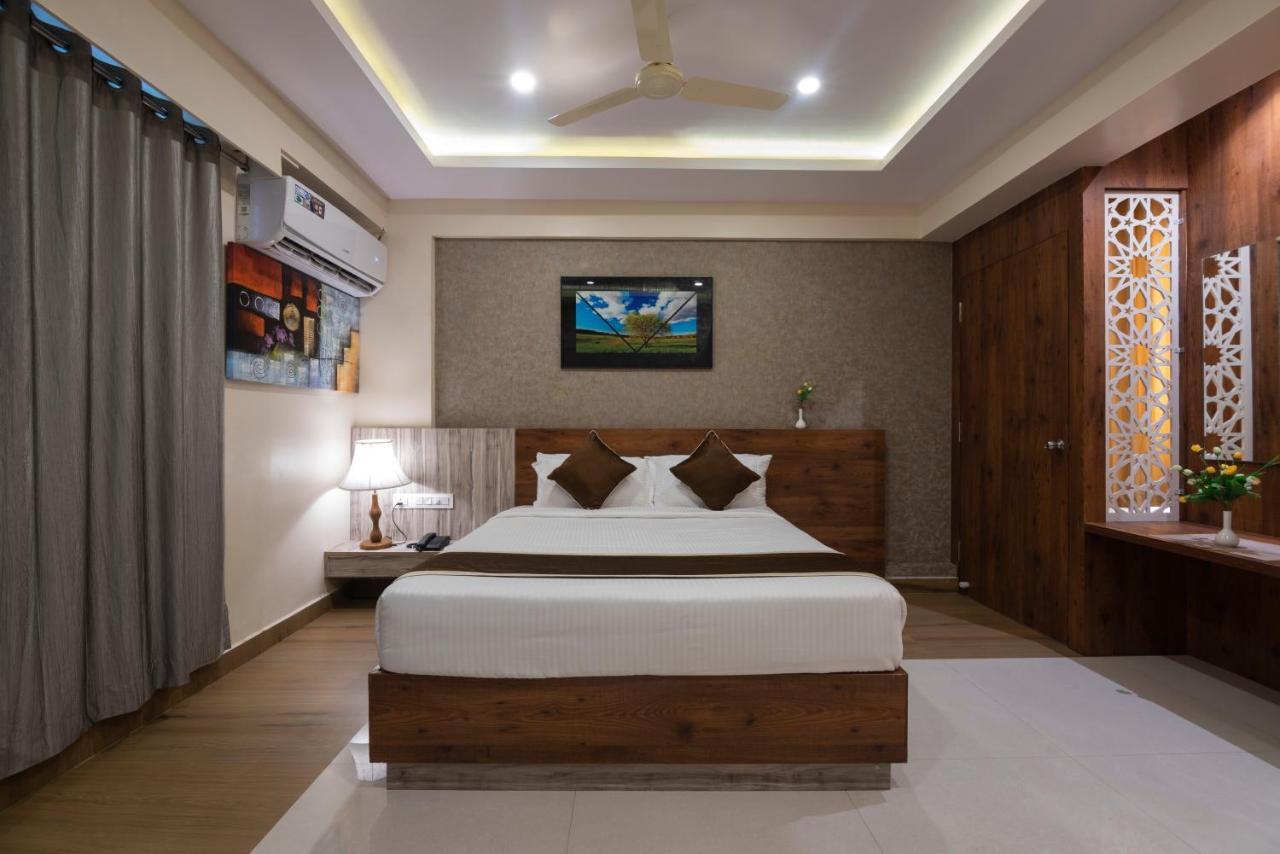 Hotel Monarch International