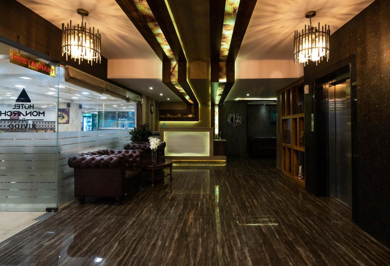 Monarch International 3*