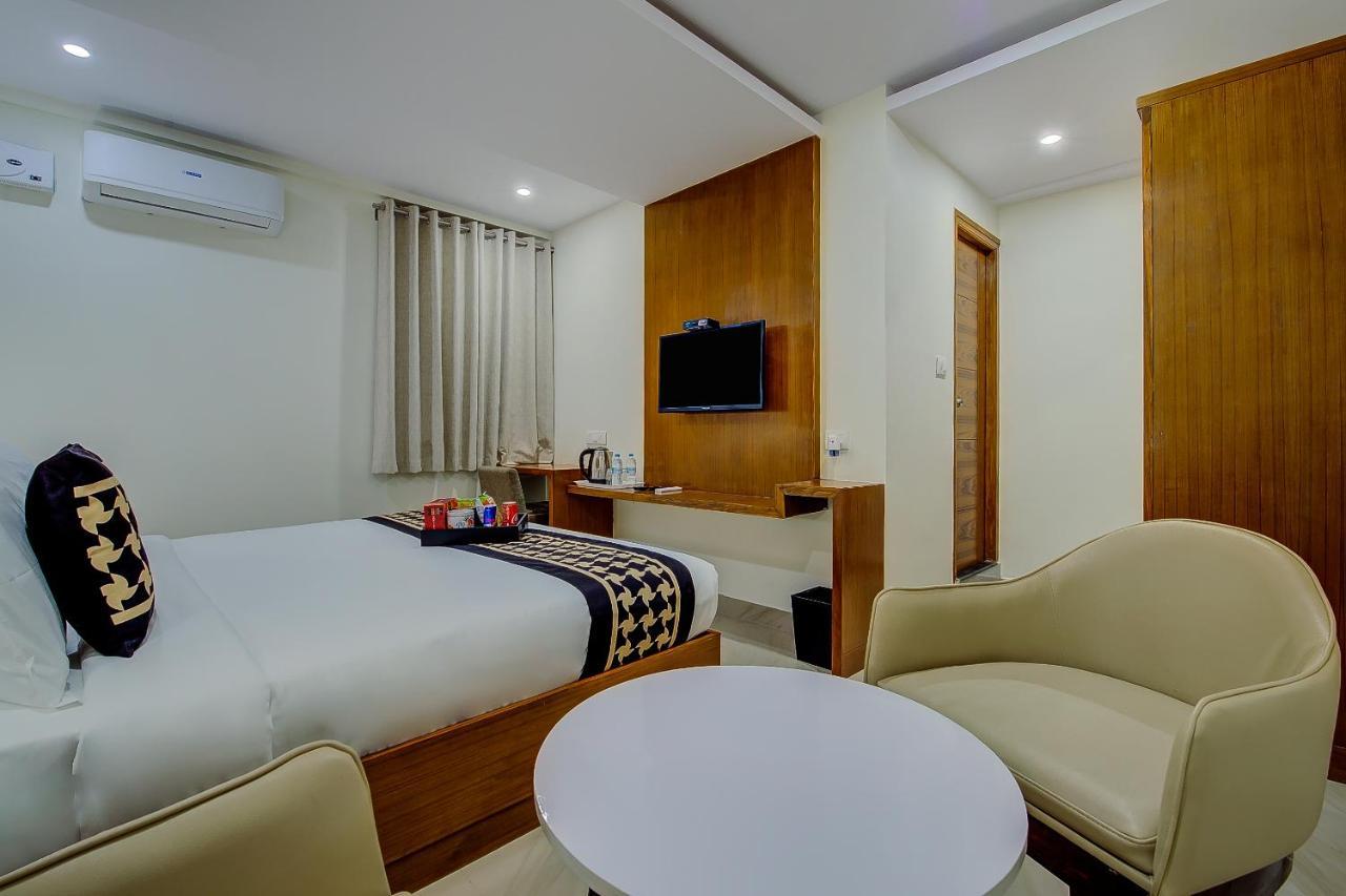 Collection O 77042 Tetrad Hotel 3*