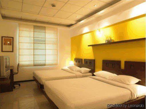 Tricolour Hotel