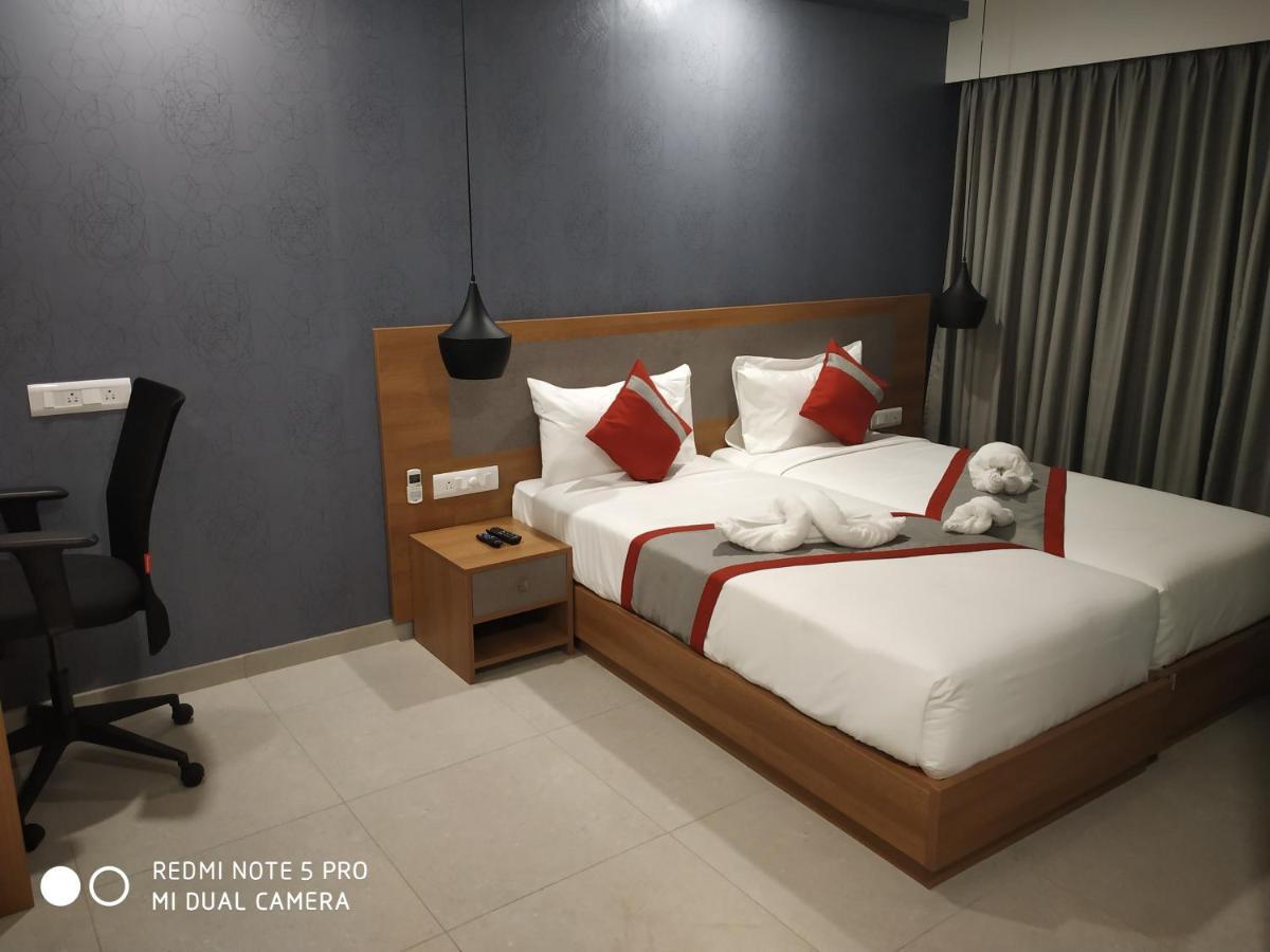 Parkwood Suites Kadubeesanahalli-fully Vaccinated Staff Hotel Bangalore