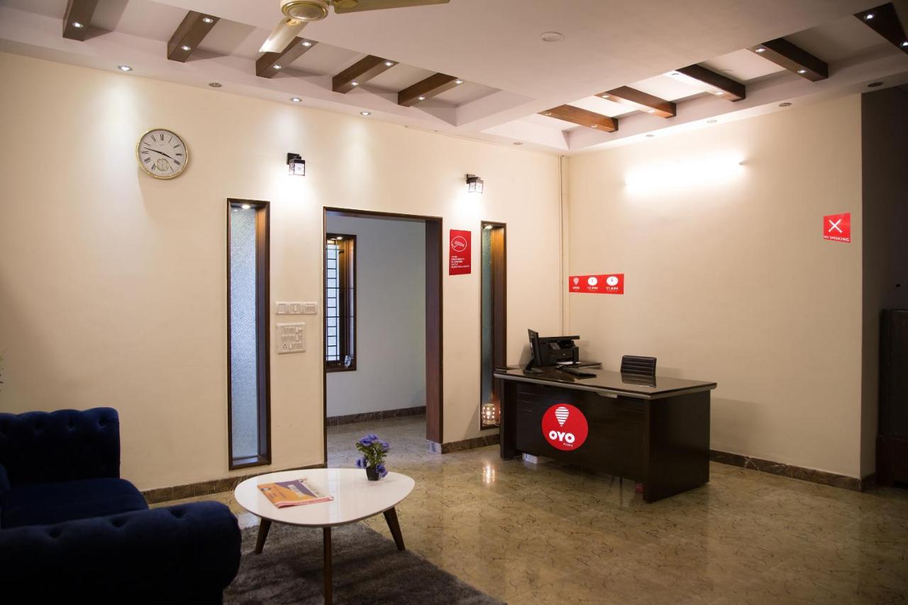 Oyo 8737 King Suites 3*
