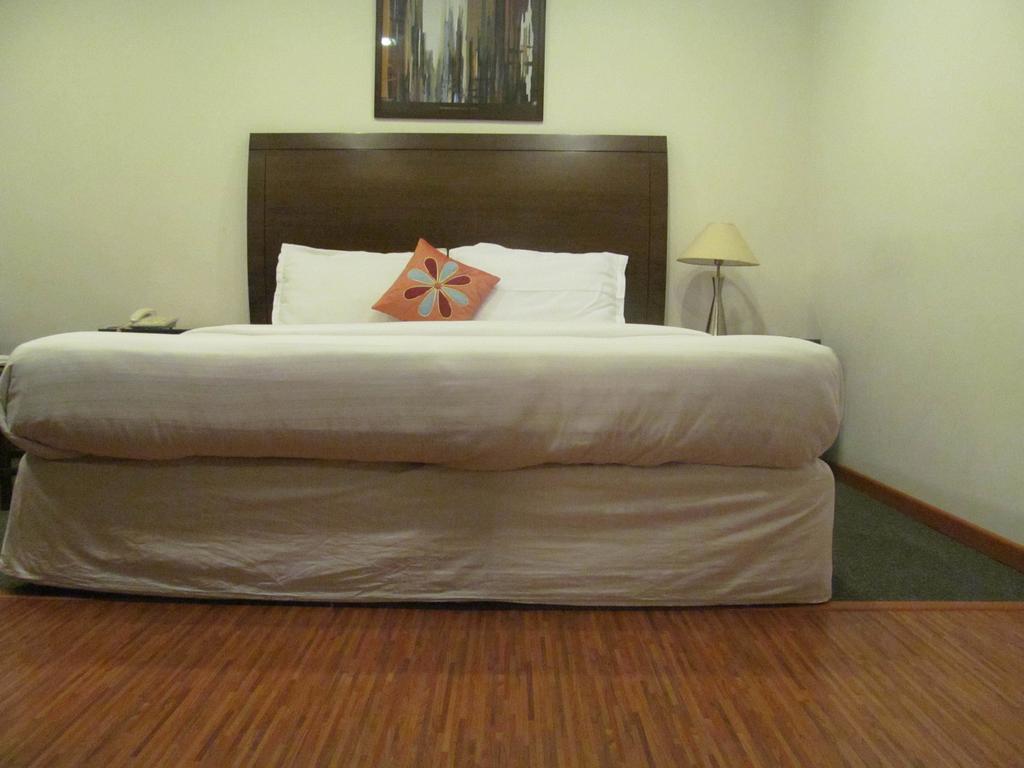 Shilton Aparthotel 2*