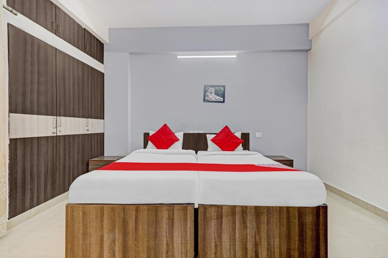Hotel Oyo Flagship 83187 Shiv Enclave 3*