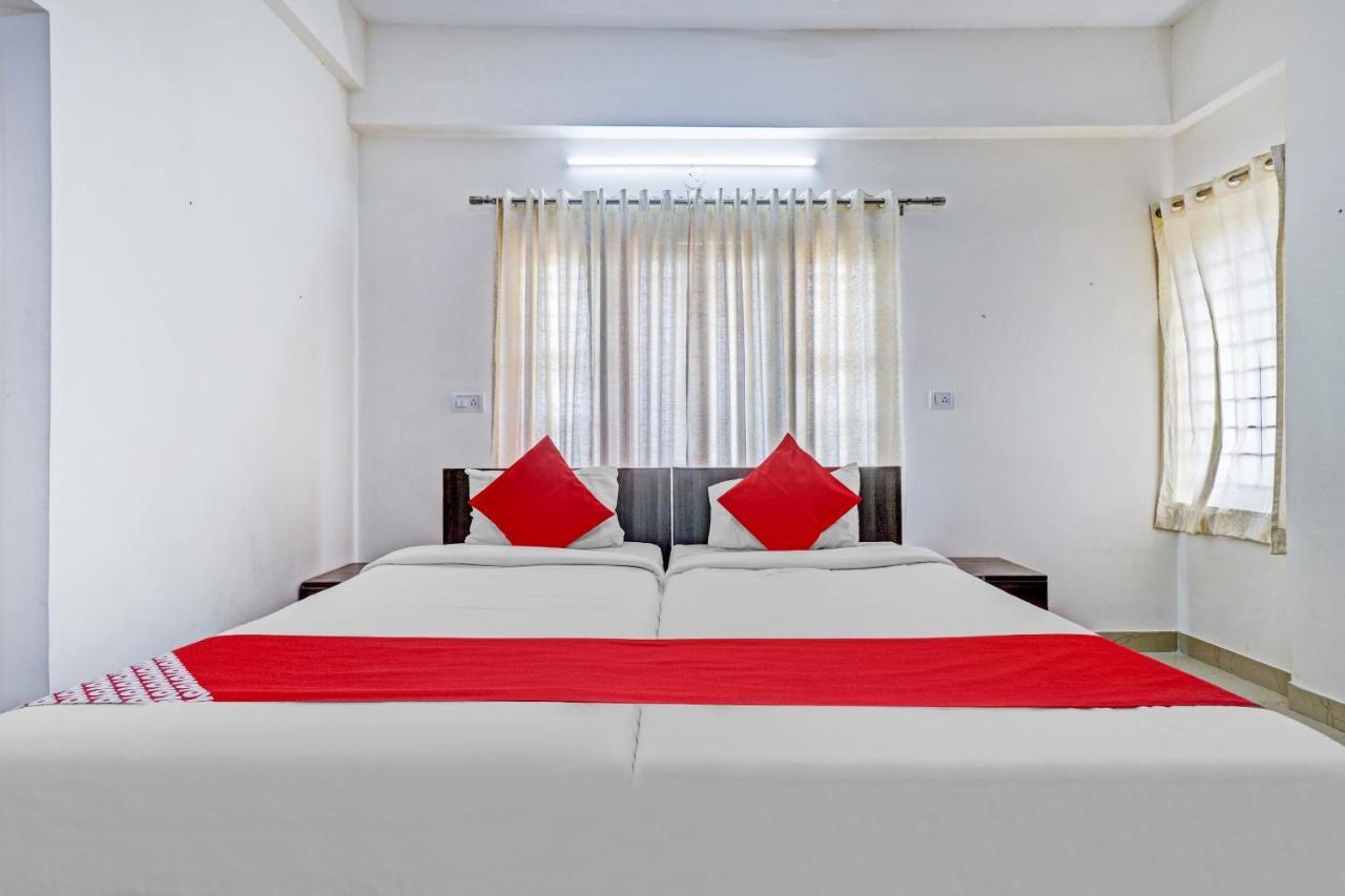 Oyo Flagship 83187 Shiv Enclave Hotel 3*