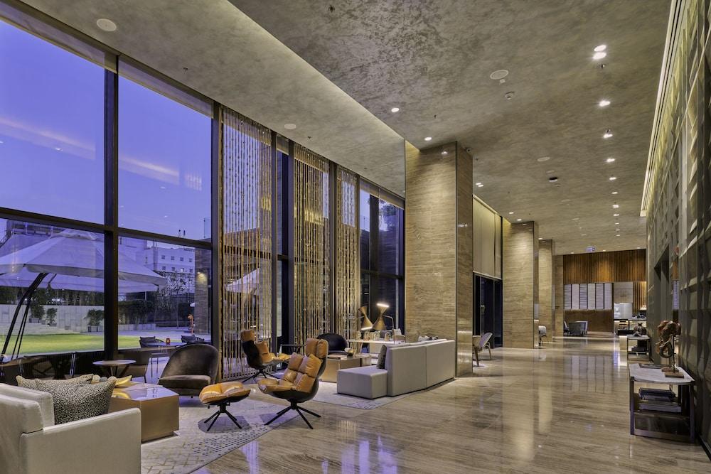 Hotel The Den,