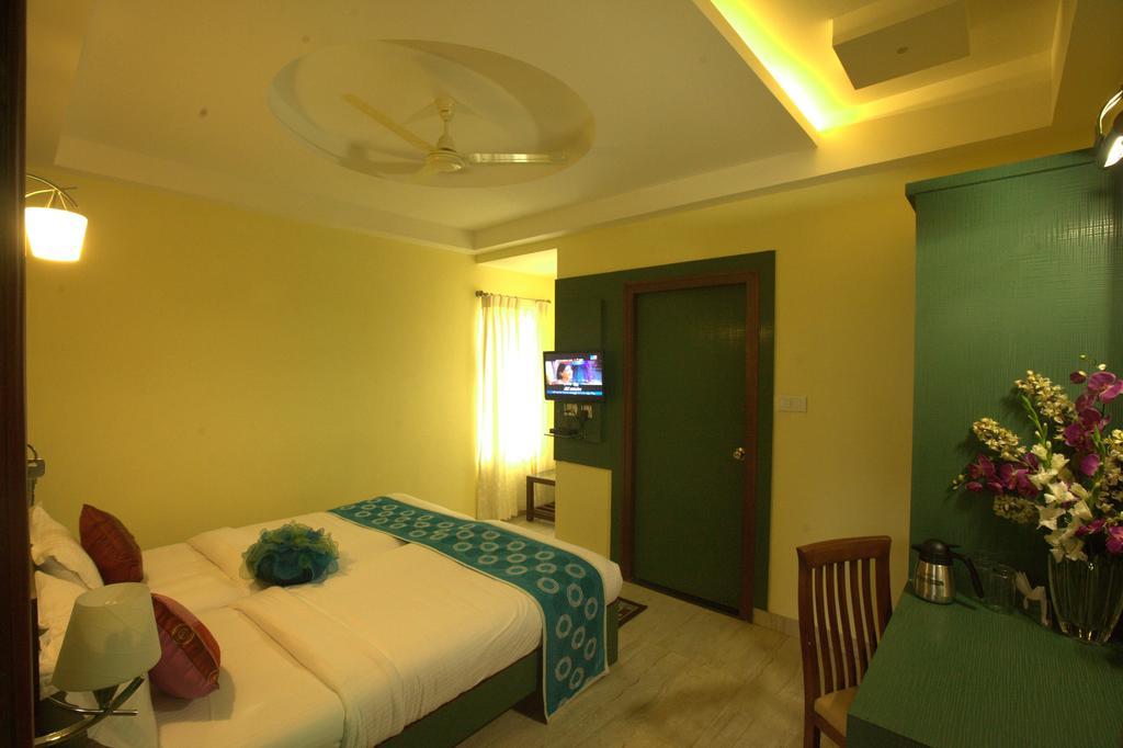 Royal Shades Hotel