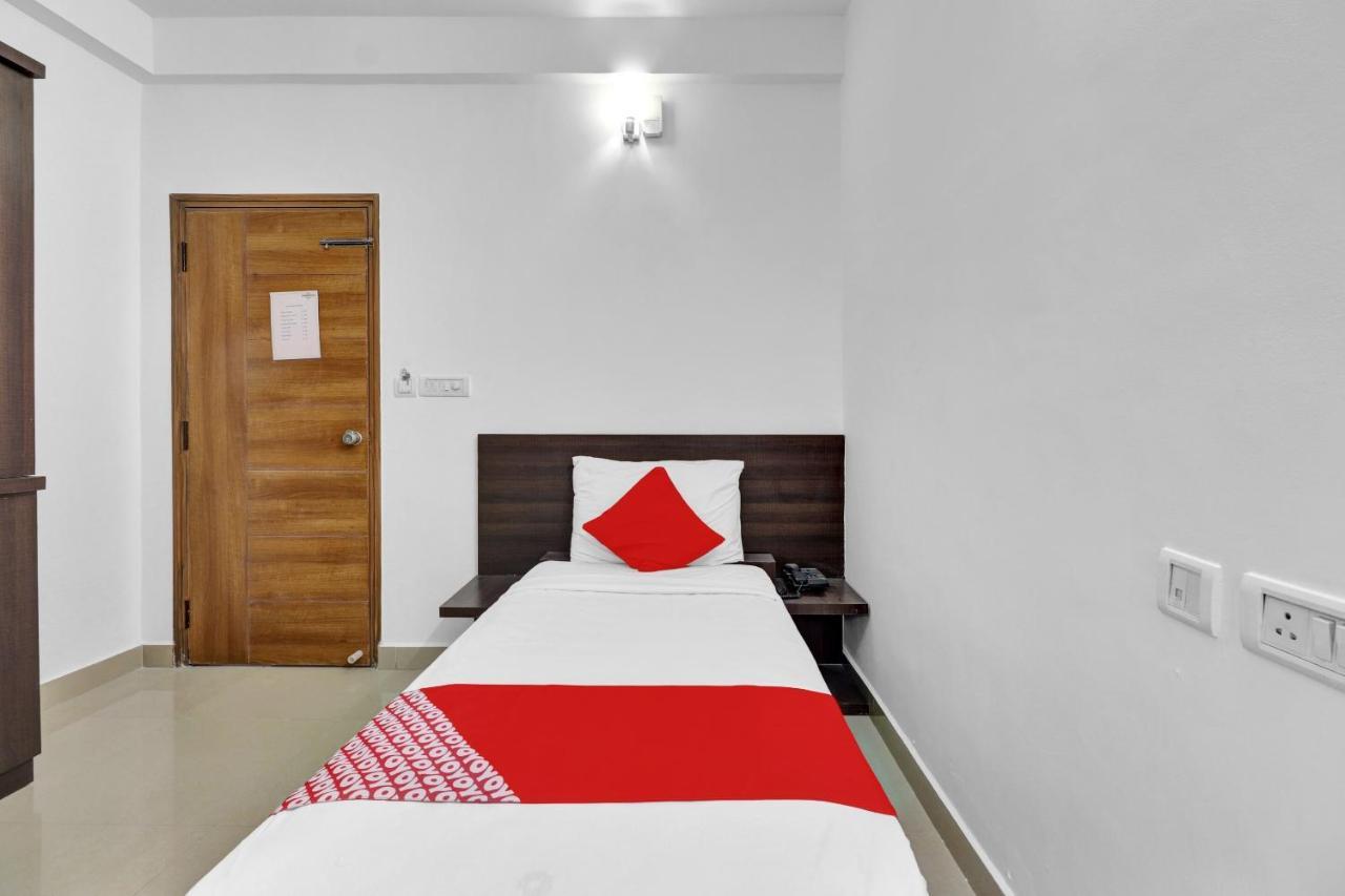 Oyo Flagship 83590 Cn Sai Comforts Hotel Bangalore