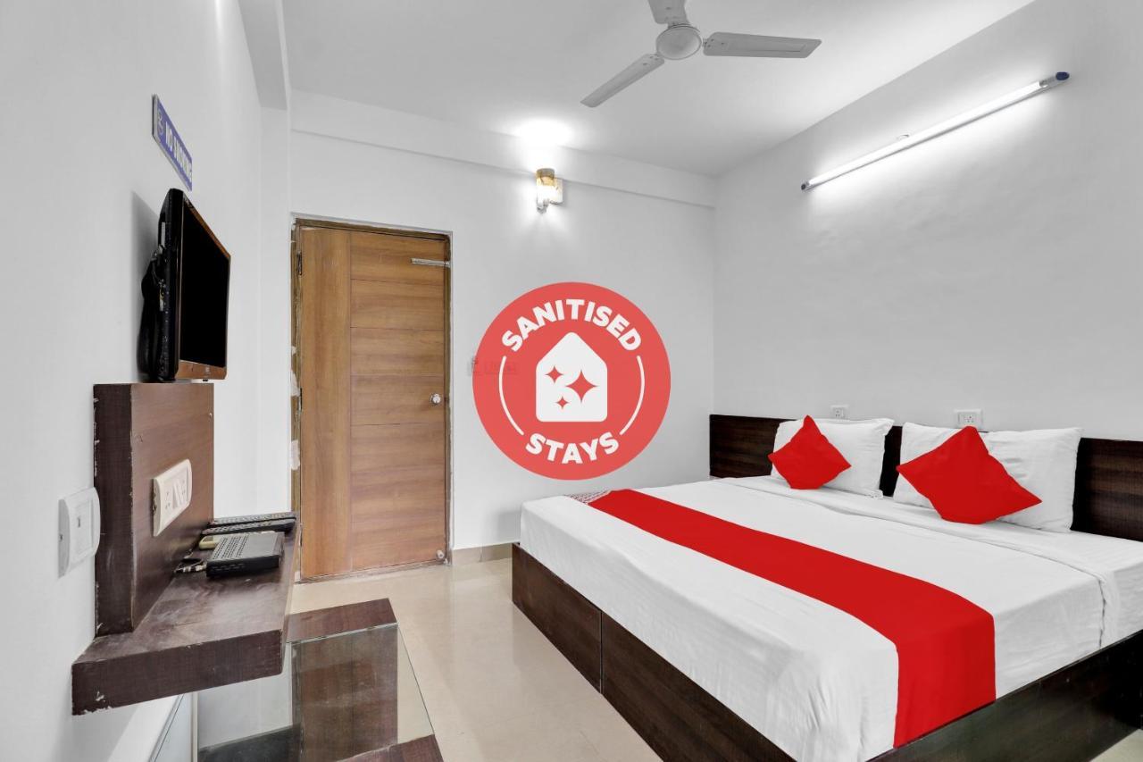 Hotel Oyo Flagship 83590 Cn Sai Comforts 3*
