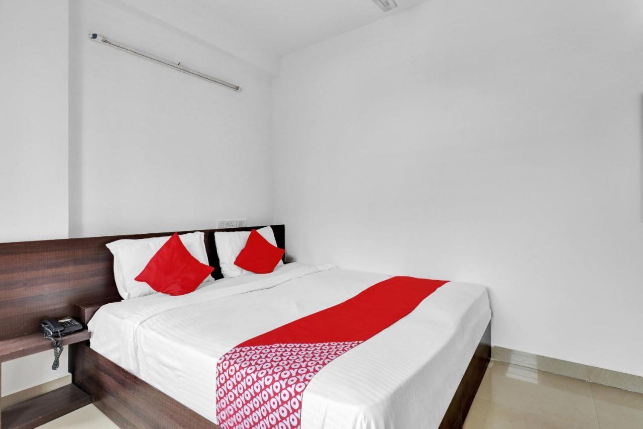 Oyo Flagship 83590 Cn Sai Comforts Hotel