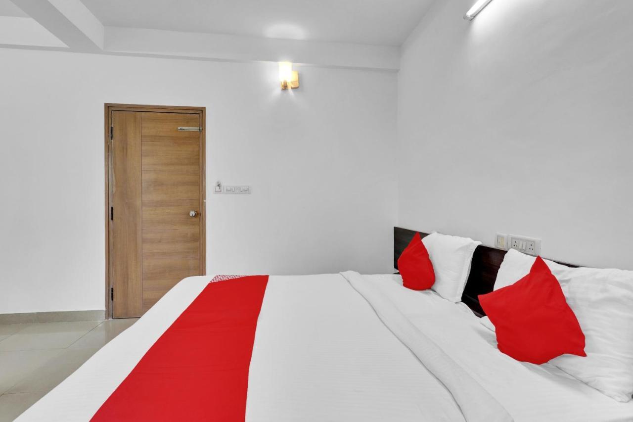 Oyo Flagship 83590 Cn Sai Comforts Hotel 3*