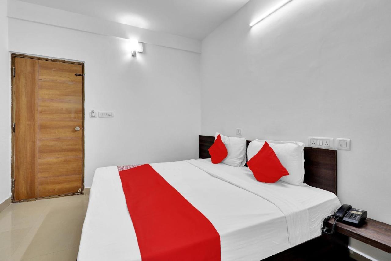 Hotel Oyo Flagship 83590 Cn Sai Comforts 3*