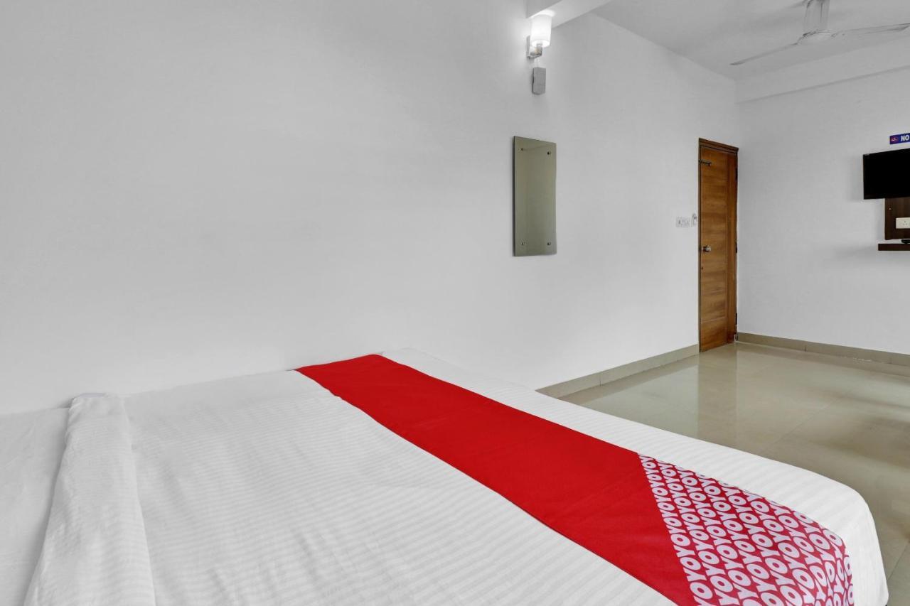 Oyo Flagship 83590 Cn Sai Comforts Hotel