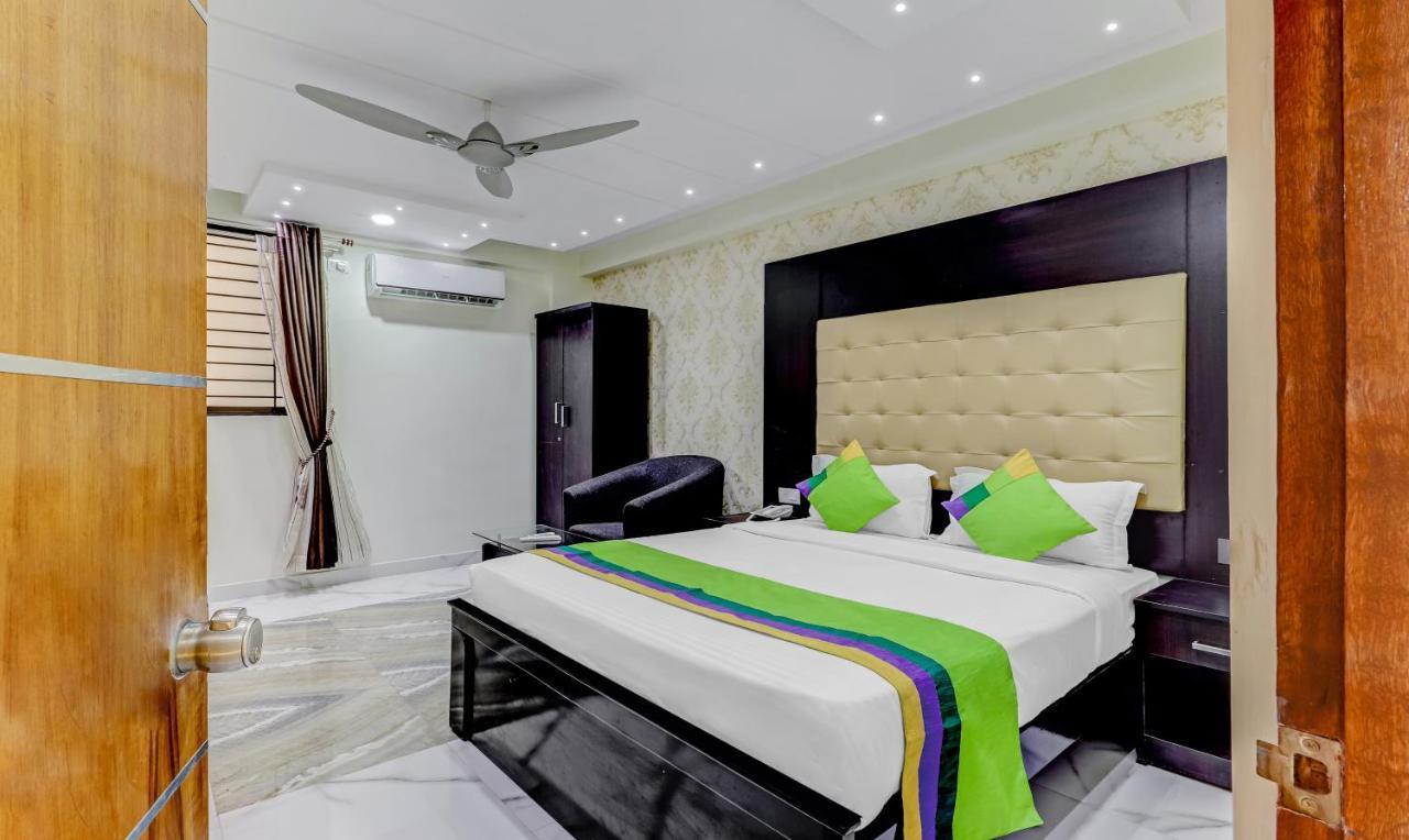 Hotel Treebo Trend Emora And Suites Domlur 3*