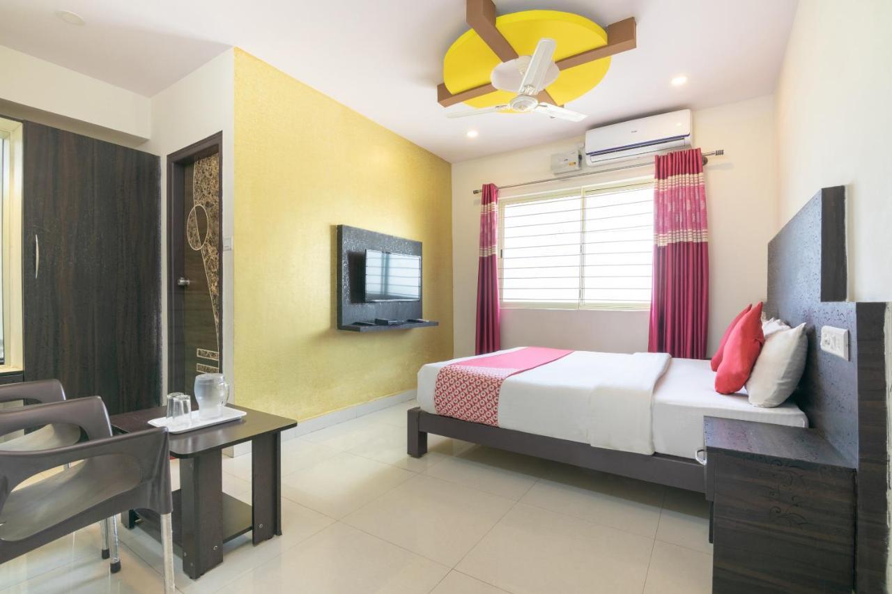 Oyo 13594 Mathrushree Residency Hotel