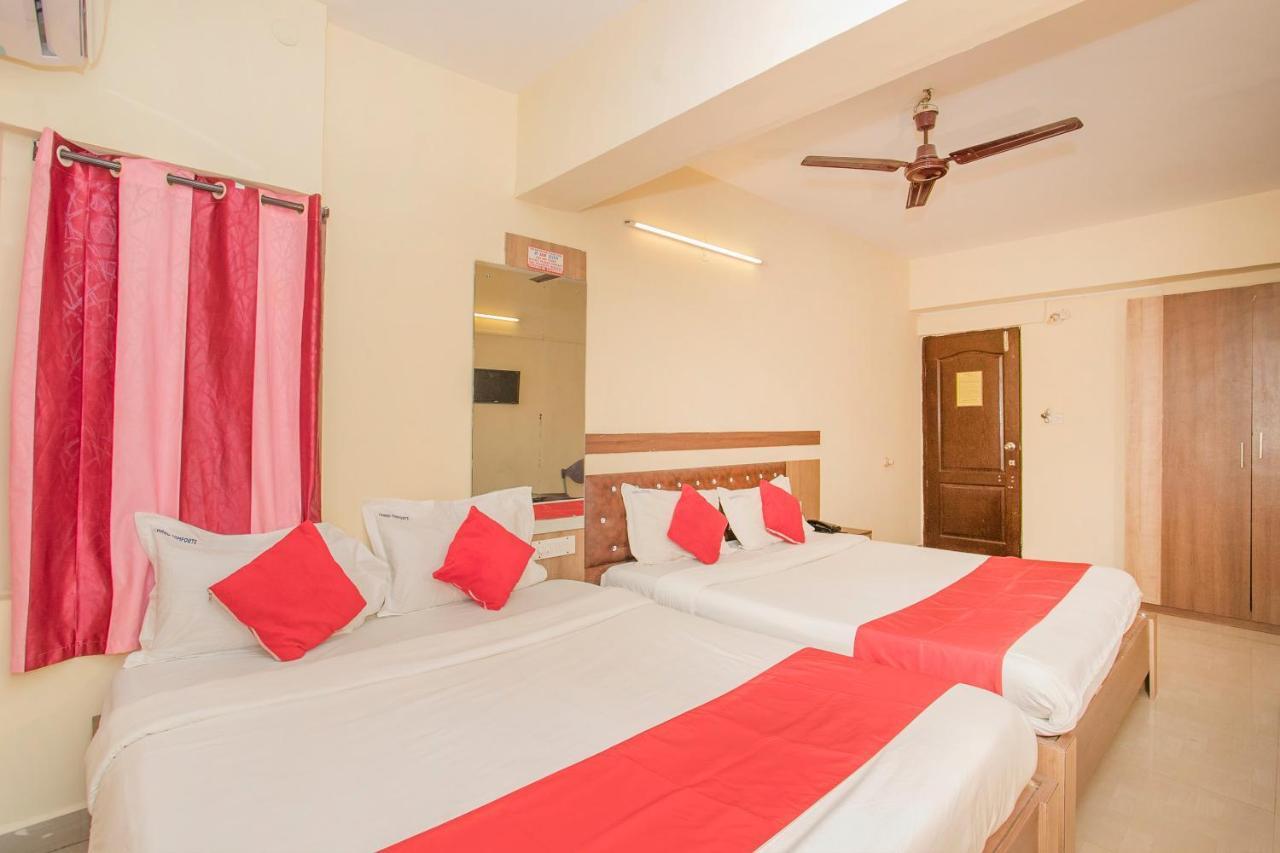 Hotel Oyo 9016 Charu Comforts 3*