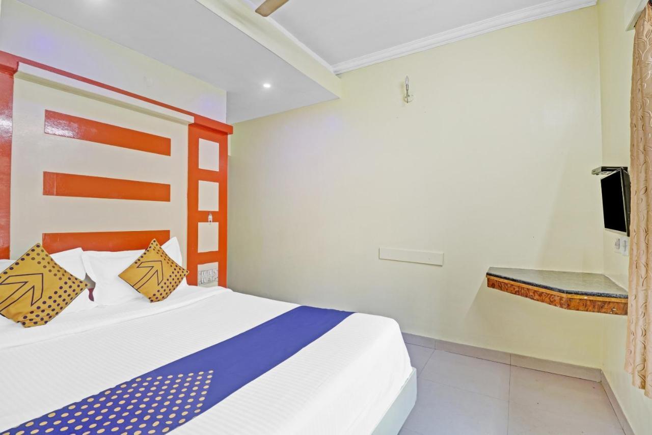 Spot On 67398 Shree Pawan Paradise 2*