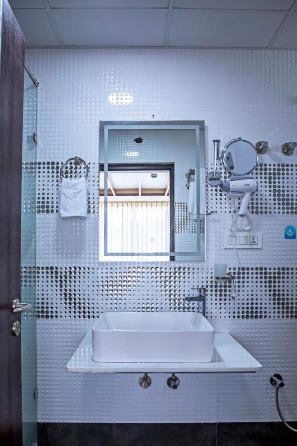 Hotel Urban Jade 4*