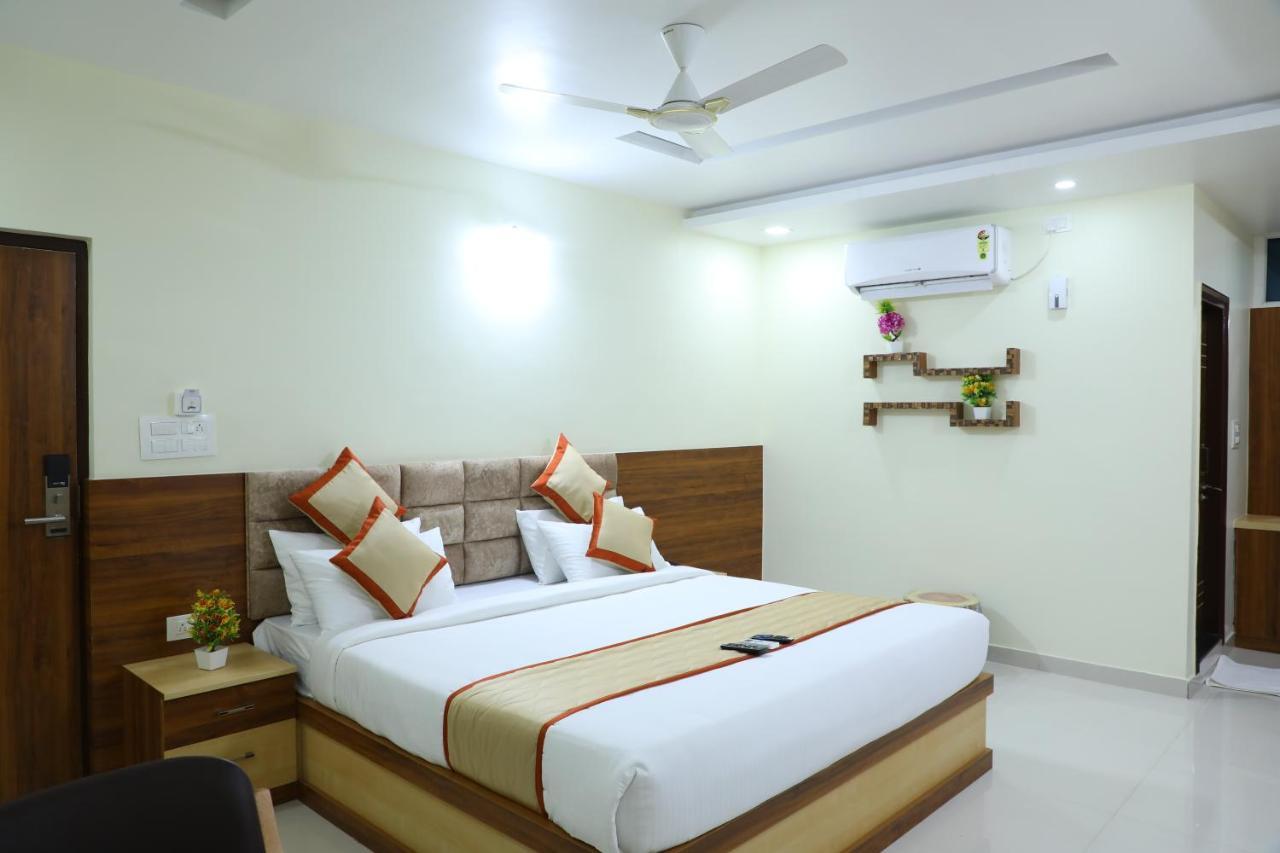 8th Mile Suites Hotel 3*