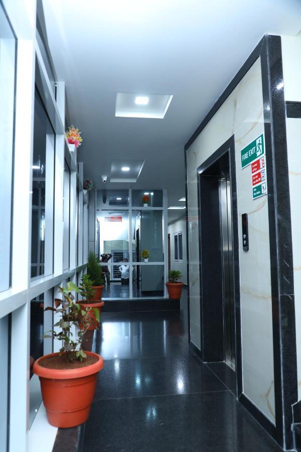 Hotel 8th Mile Suites