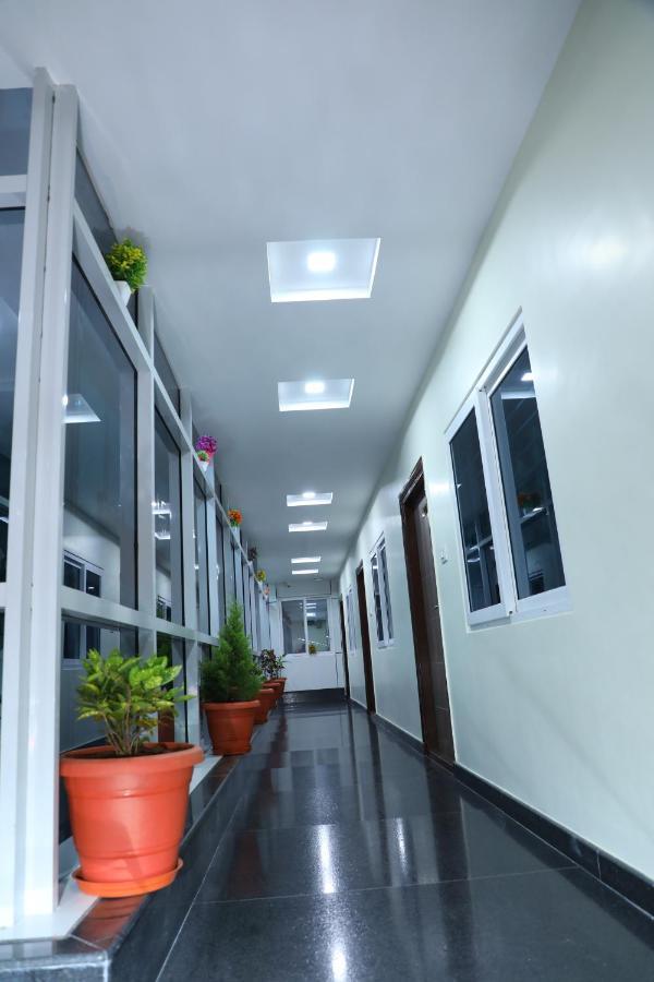 8th Mile Suites Hotel 3*