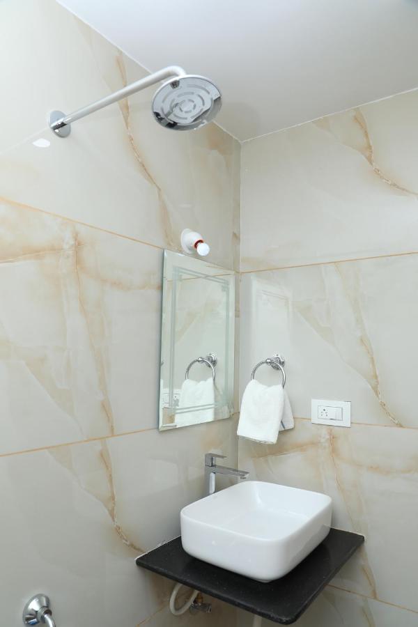 8th Mile Suites Hotel 3*